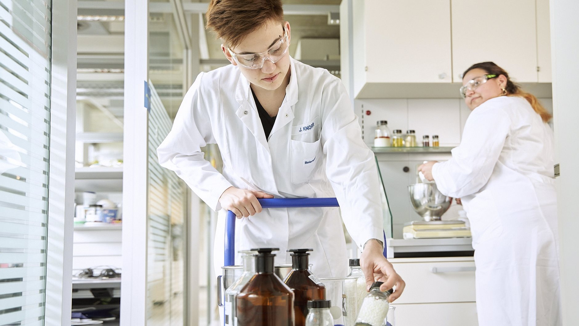 Ausbildung Chemielaborant*in | Berufe – Beiersdorf